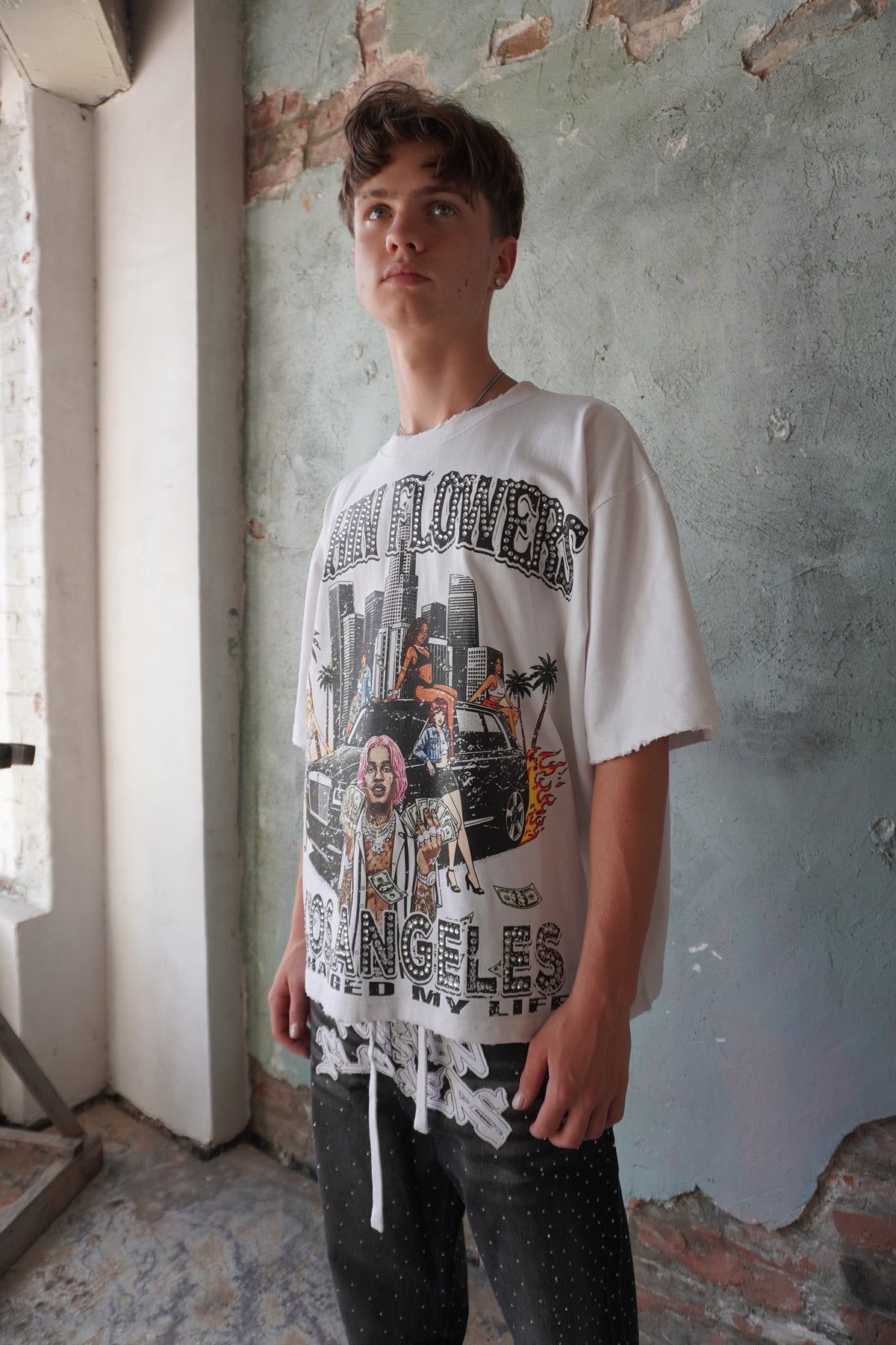 Pushin Flowers Los Angeles graphic tee – PF City Series streetwear, street styling shot